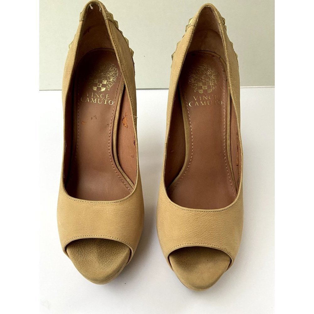 ✨2/$20✨ Vince Camuto Women's Tan High Heels with Gold Tacks Pumps‎ Size 6